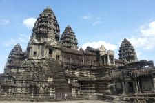 Ancient & Present Cambodia 6 Days
