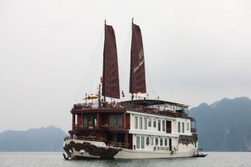 Cruise Halong Bay by Luxury Boat 2 Days / 1 Night