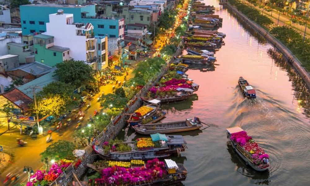 Tet-flower-market-Vietnam